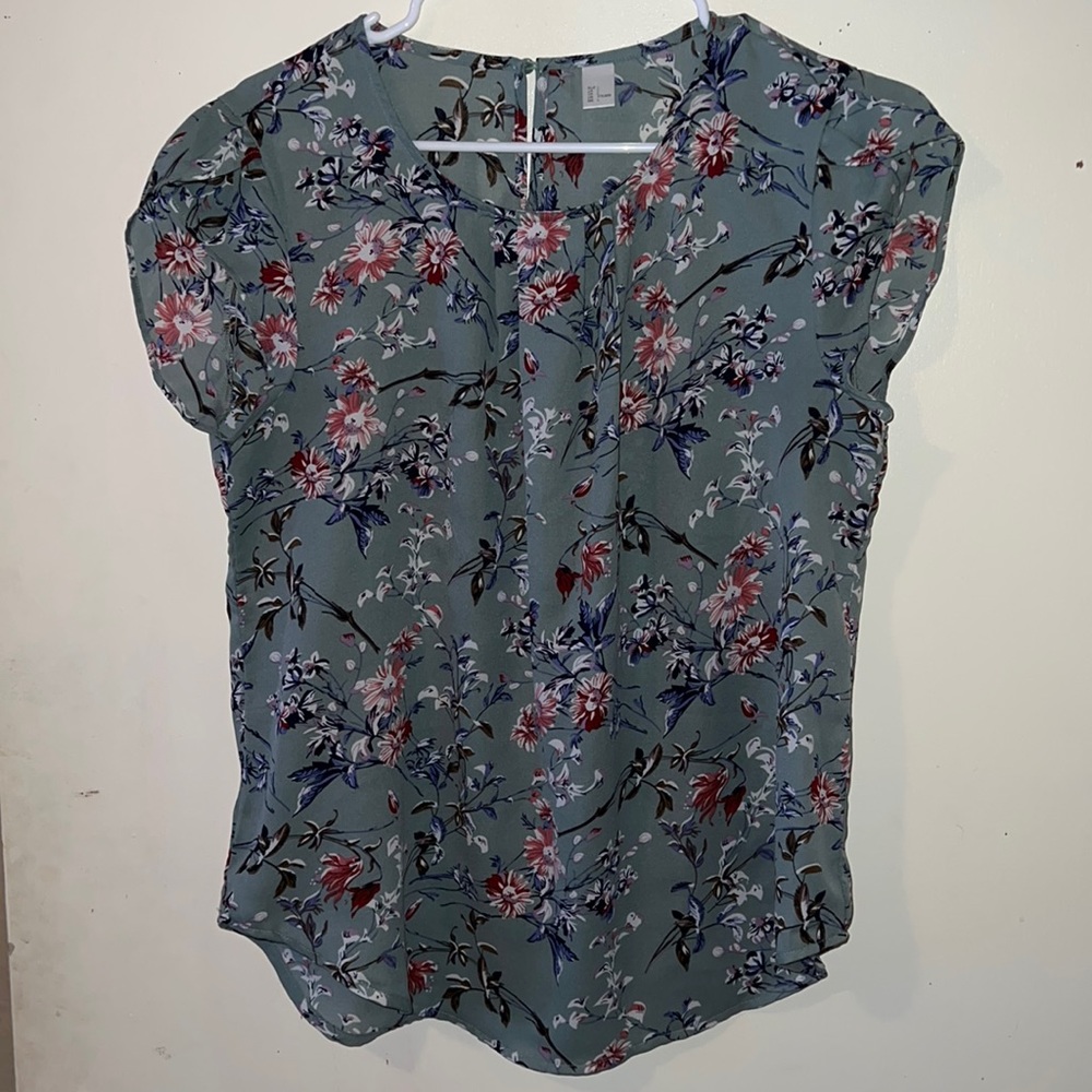 Super cute dress blouse. Wore a couple times for meetings.